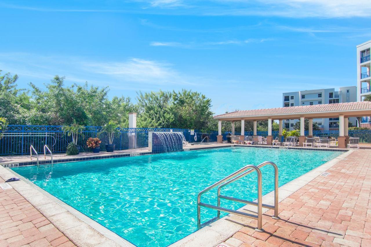 Oceanwalk Condos Bethune Beach Exterior photo